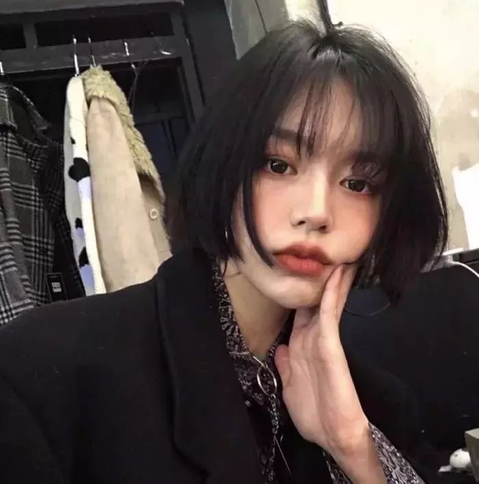 街上流行红裙子
